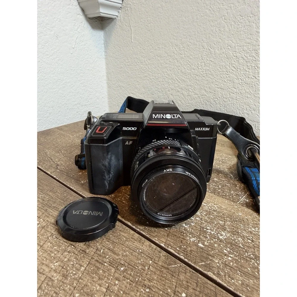 Minolta Maxxum 5000 AF 35mm Film Camera 35-70mm f/4 Zoom Lens Vintage